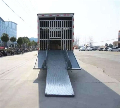 保山地区福田欧曼大型猪仔运输车购车热线及畜禽运输车专业导购